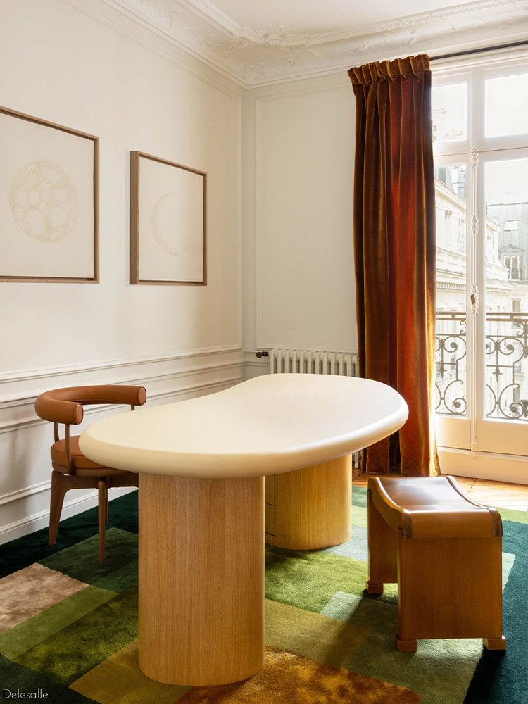 Curule with Sabot Legs Stool