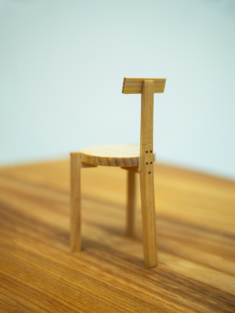 Miniature Girafa Chair