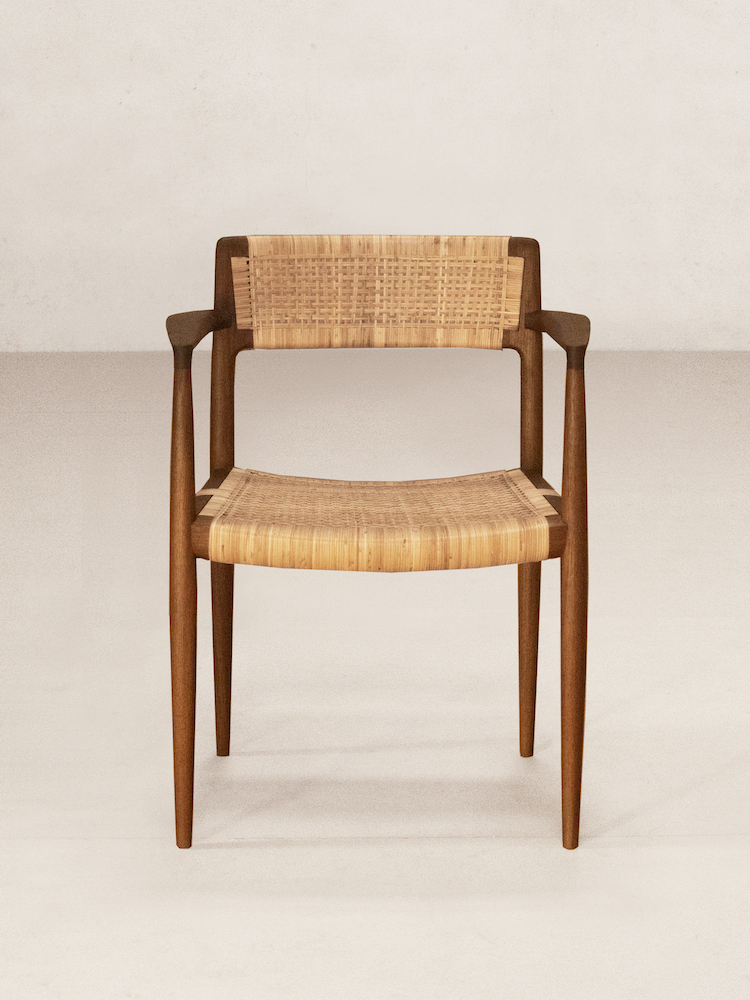 Tangāli Dinning Chair (Both Arms)