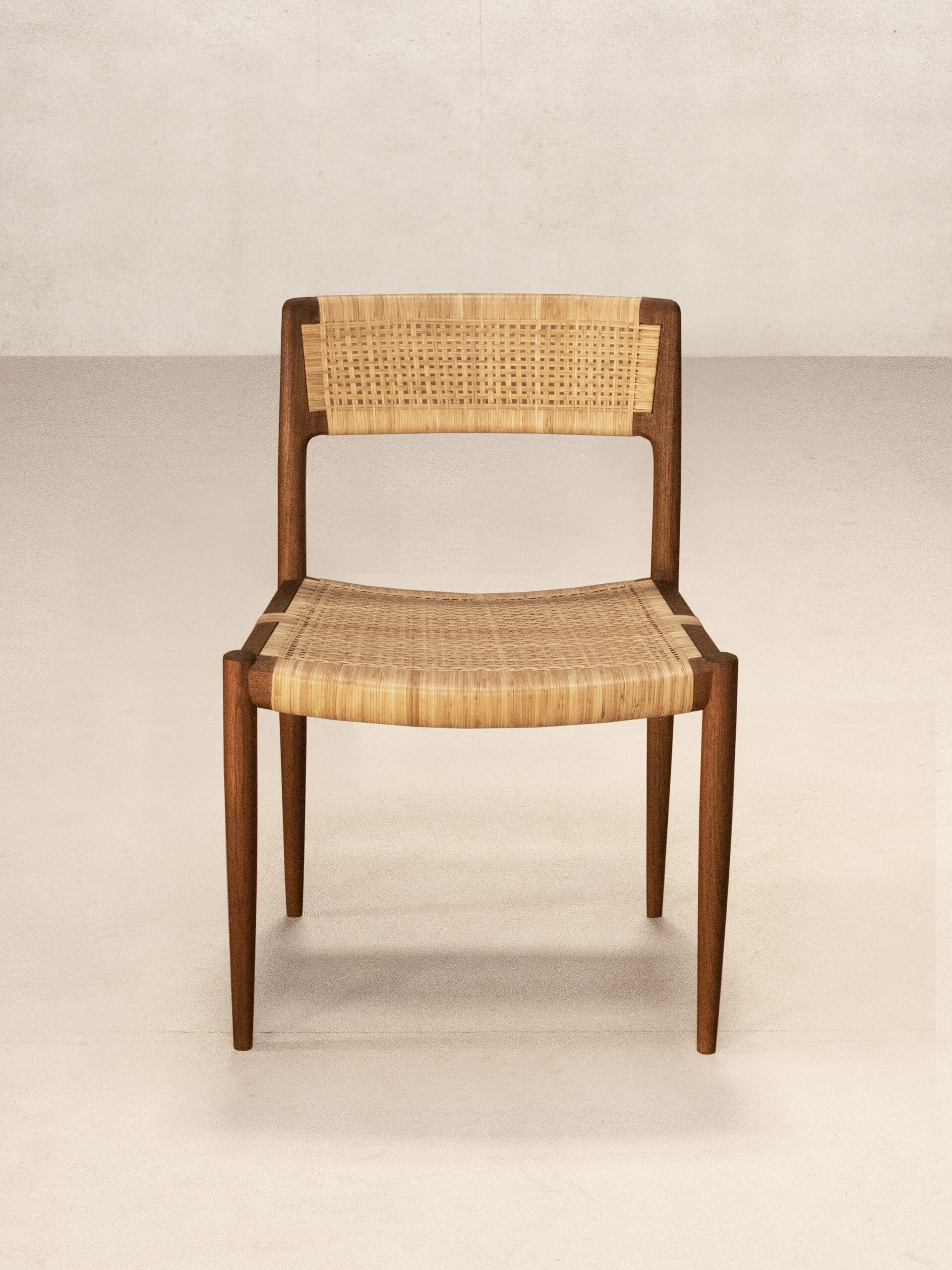 Tangāli Dinning Chair (Armless)