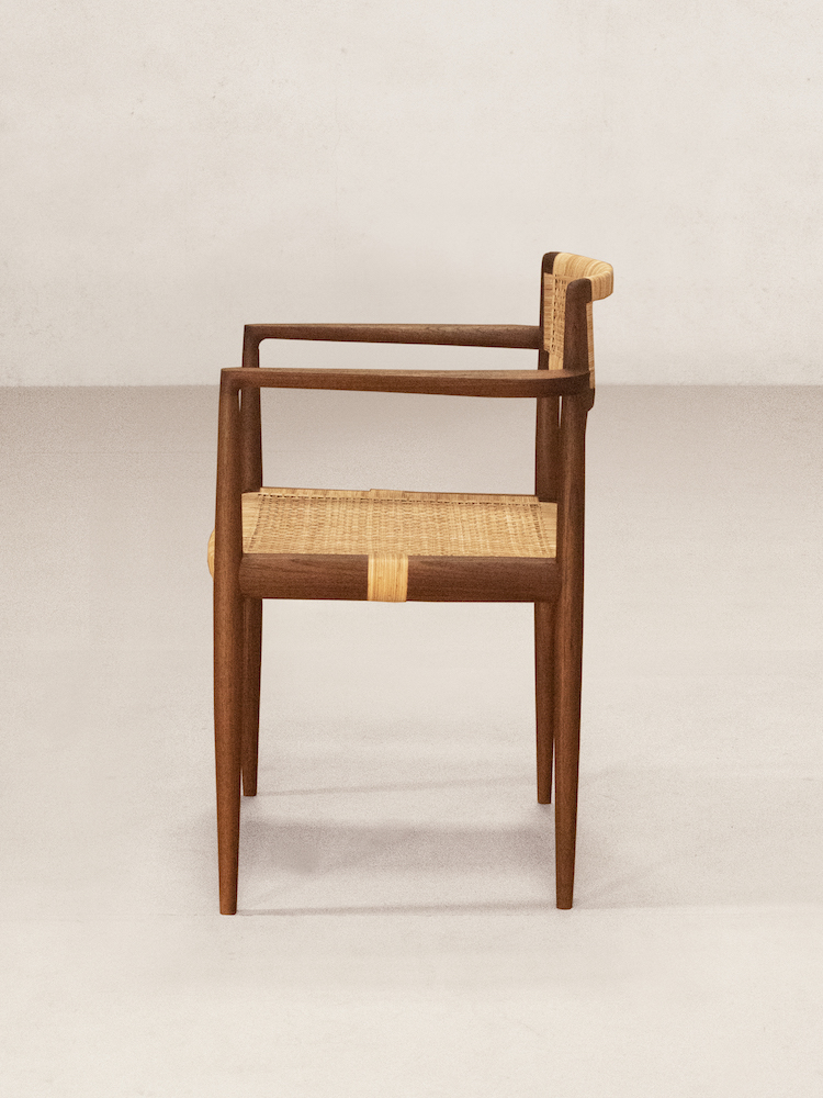 Tangāli Dinning Chair (Both Arms)