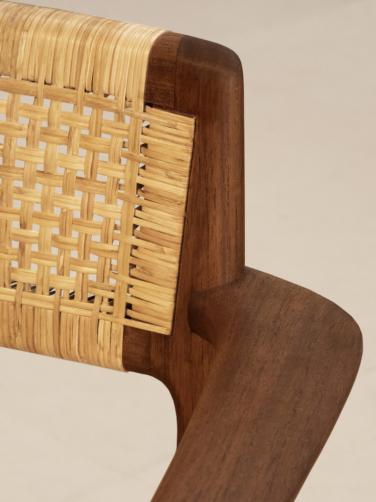 Tangāli Dinning Chair (Both Arms)