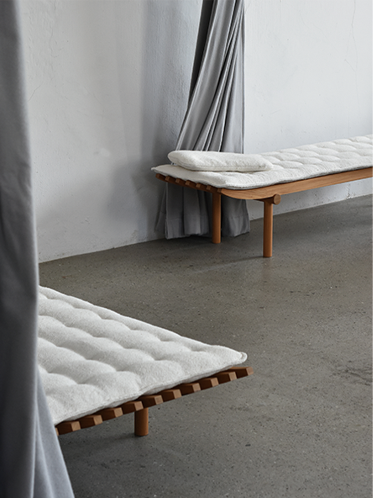 Nandi Day Bed with mattress / cushions