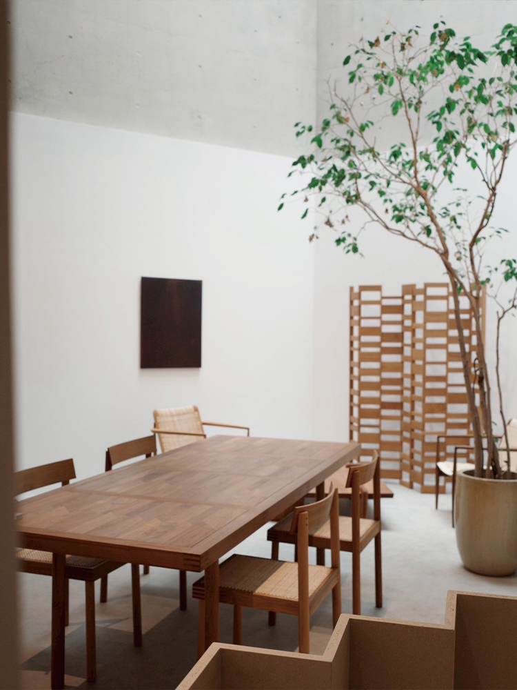 Nandi Dining Table (8 Seater)