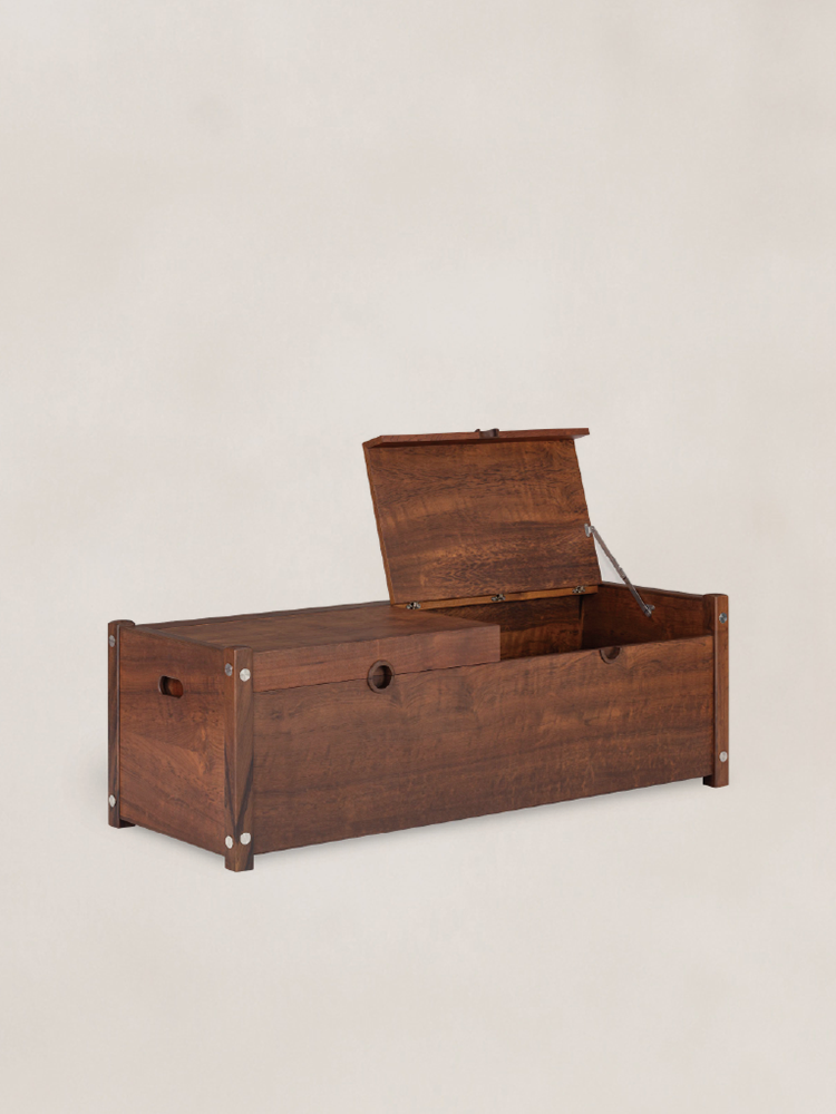 Sabará Chest